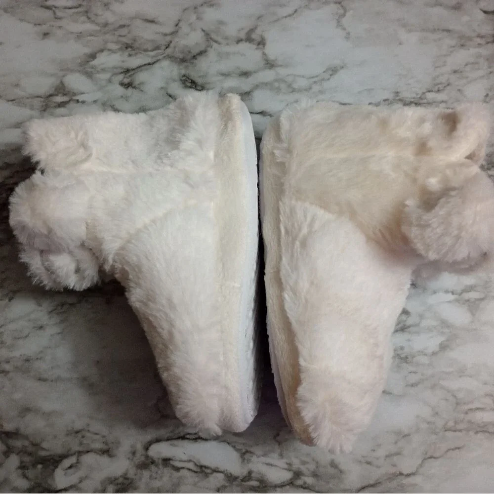 Mixit Cream Color Slipper Boots with Embroidered Owl Detail Size Medium 1-2
